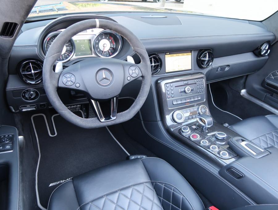 Торпедо Mercedes-Benz SLS AMG GT Roadster Final Edition (R197) 2015 года  (фото 54 из 74)